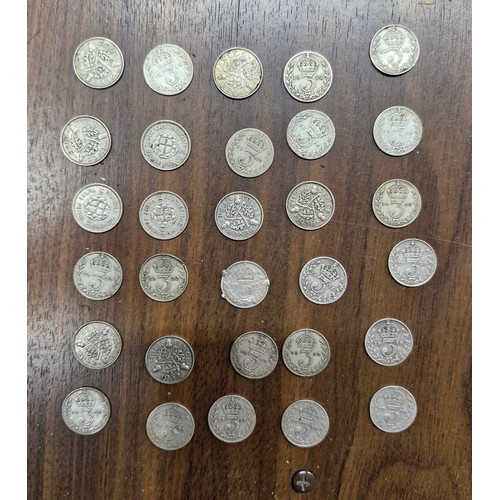 206 - A collection of 30 3d coins  -