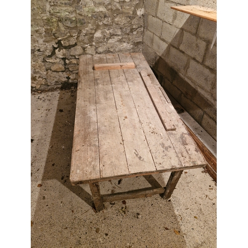 124 - Vintage garden potting table or work table.
Braces under table to fixed ot replaced.