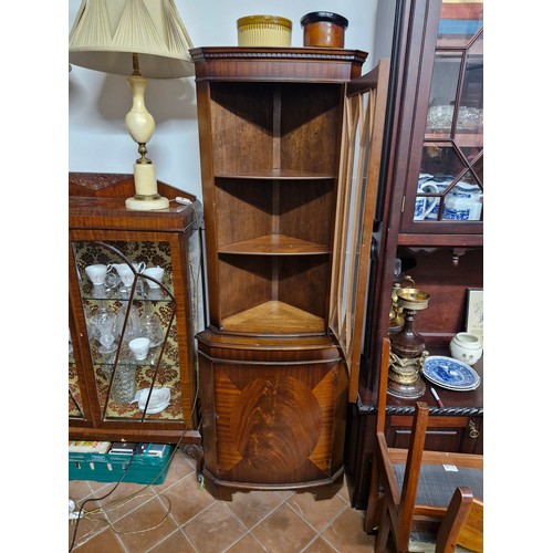 128 - An early to mid 1900s mahogany corner display cabinet with keys