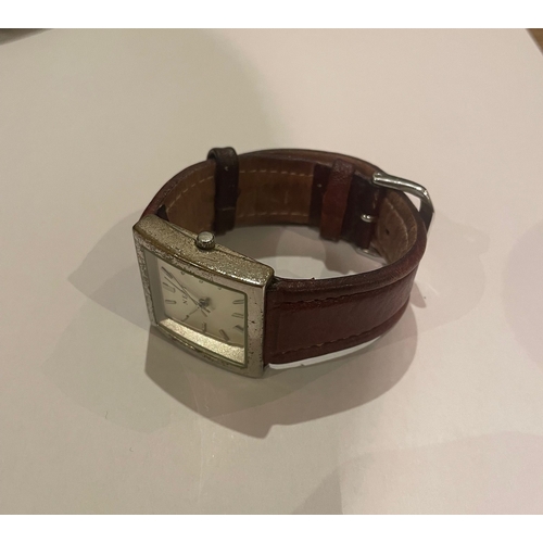 46 - Gents quartz watch with leather strap