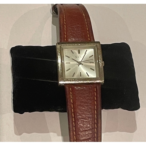 46 - Gents quartz watch with leather strap