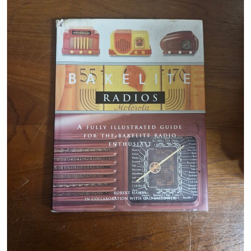 110 - Bakelite Radios A Fully Illustrated guide for the Bakelite Radio enthusiast  - Robert Hawes Gad Sass... 