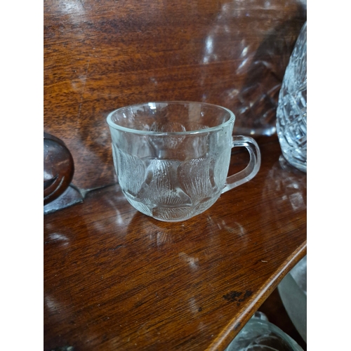 88 - Vintage glass punch bowl, glasses and server.
Server plastic