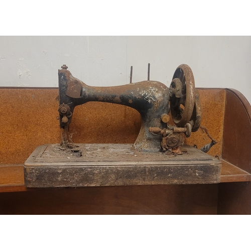 270 - An old Singer Sewing Machine