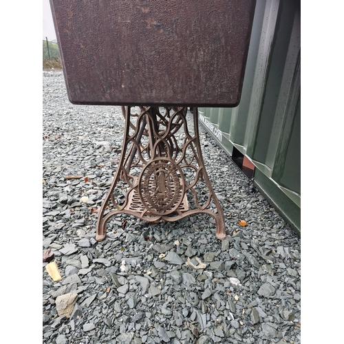 32 - An early 1900s singer sewing table.