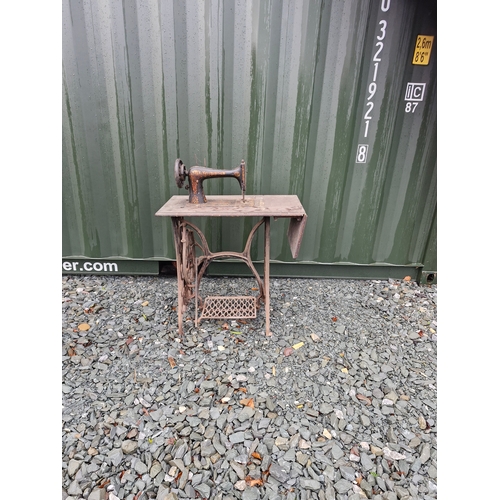 32 - An early 1900s singer sewing table.