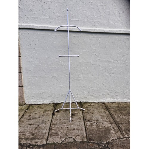 63 - Decorative valet stand. Alloy metallic