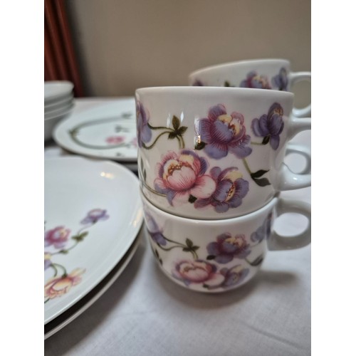 156 - Pretty 18 piece porcelain part set. German.