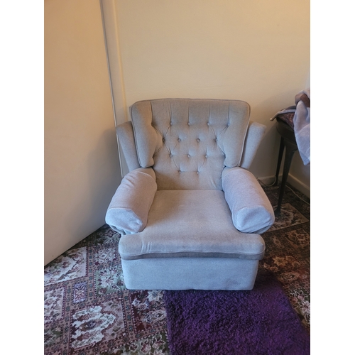 83 - A very comfortable Living rooms suite; sofa and two armchairs.