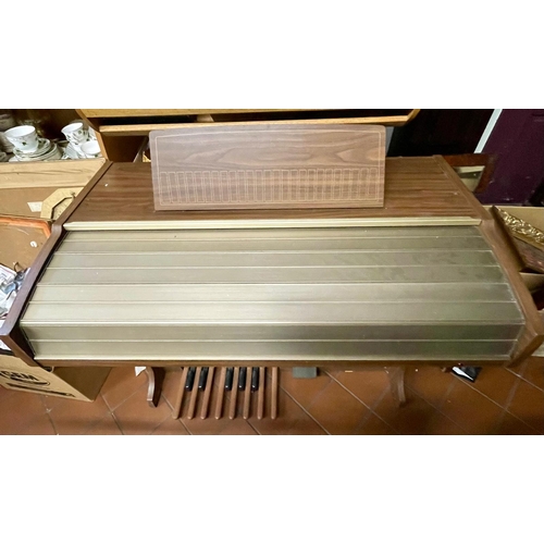 149 - Kawai electric keyboard  / organ 
With an old plug it needs to be rewired