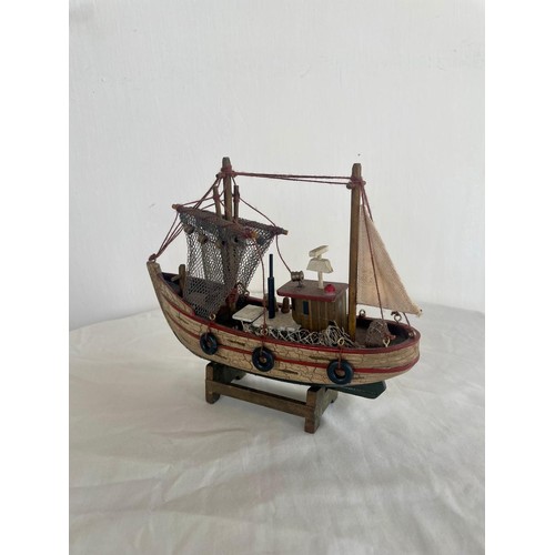 171 - Vintage wooden scale model of a fishing boat, 19cm.