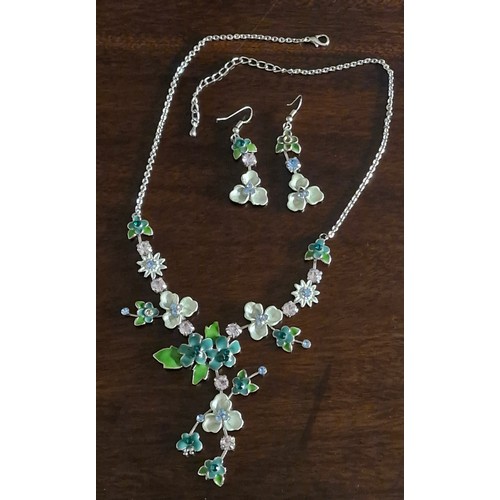 3 - A floral and enamalled intage Deco style prom knecklace with matching earrings