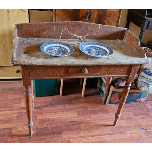 89 - Victorian country house pine wash stand.