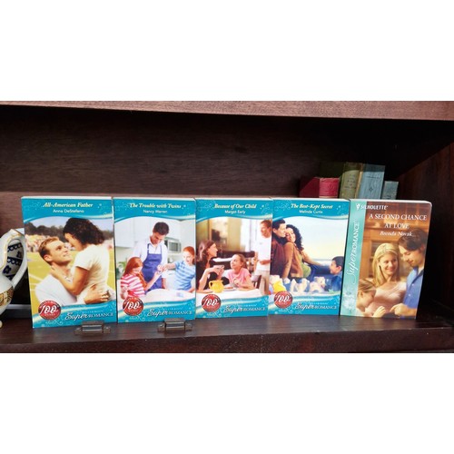 192 - A collection of Mills and Boon novels.