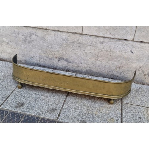 188 - A 19th century brass ash fender. W102cm x D67 x H20