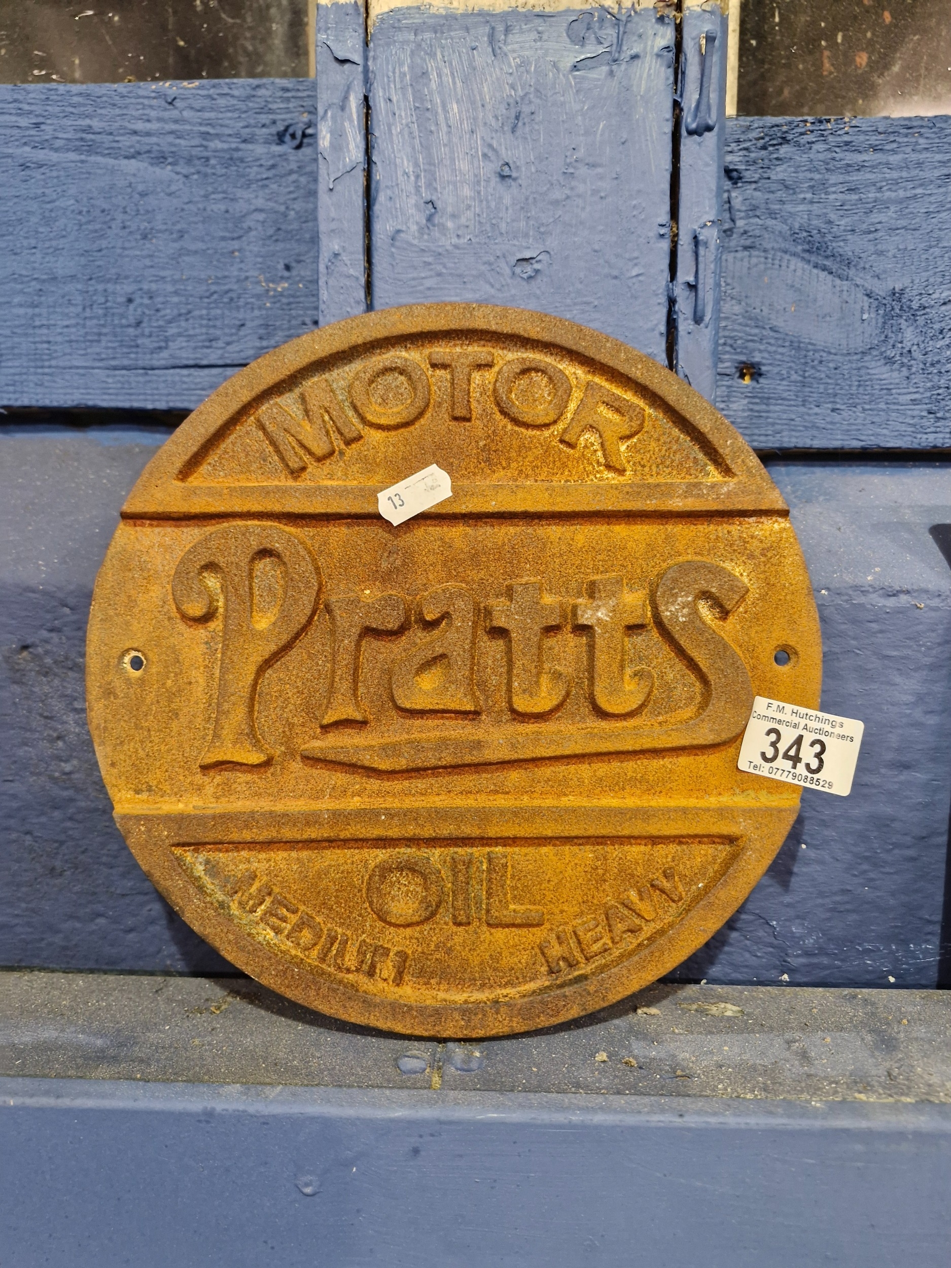 Cast pratts sign