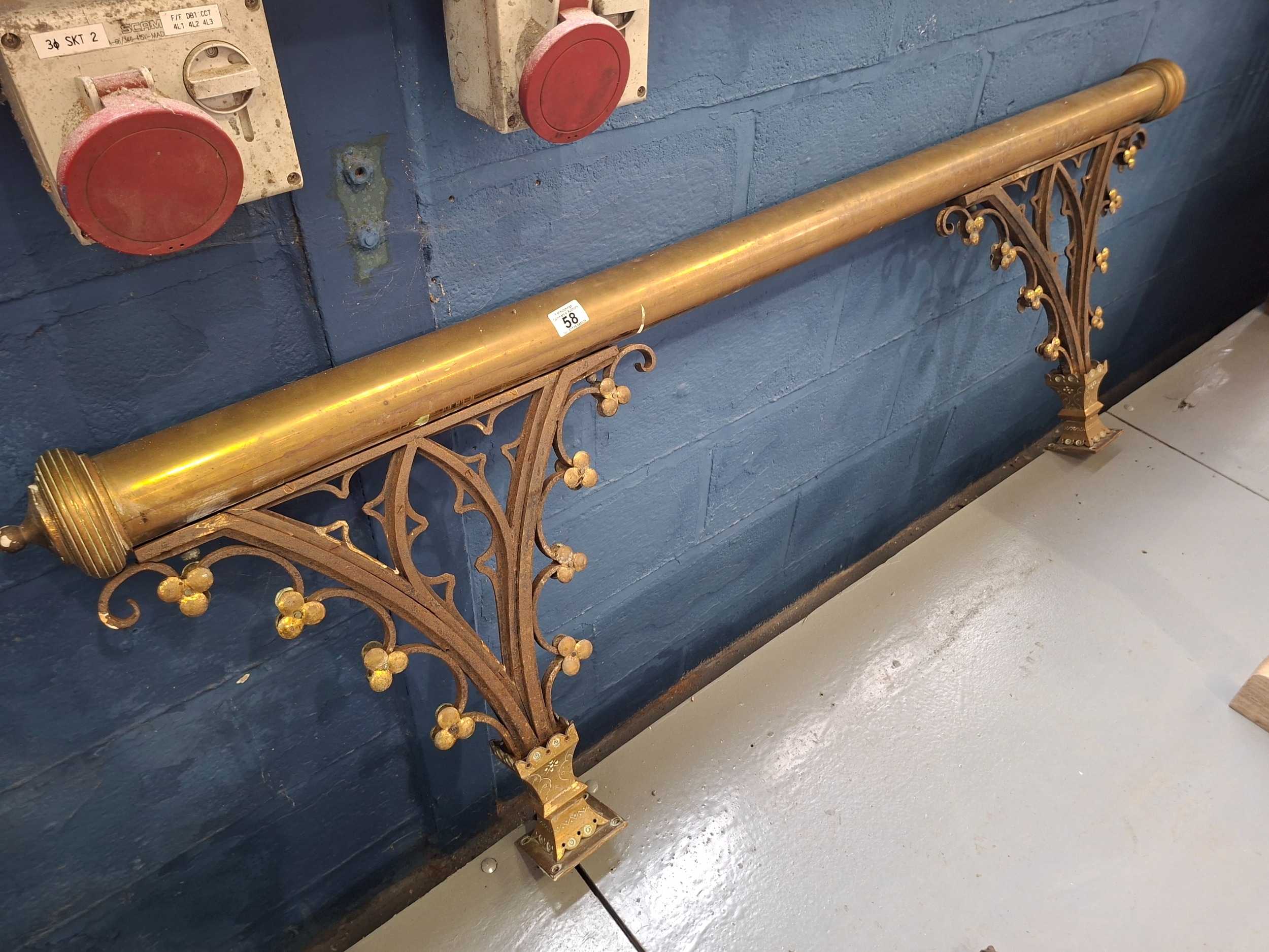 Brass extendable railing