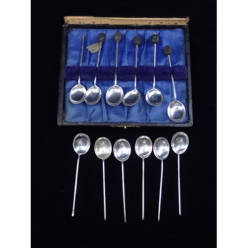 186 - A collection of silver coffee bean spoons and other silver teaspoons, total weight approx. 66.8 gram... 