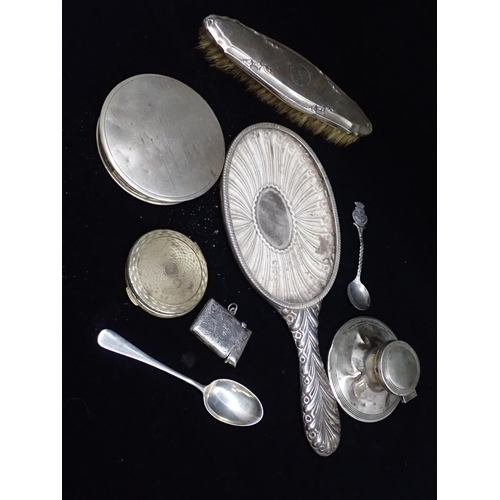 199 - A collection of silverware, total weight 601 grams.
