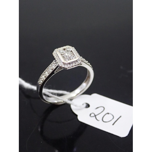 201 - An 18ct gold cluster diamond ring, total estimated weight of diamond 0.50cts finger size P, with a c... 