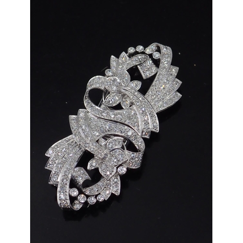 26 - A fine diamond double clip brooch set in platinum and 18ct gold  approx. 24.9 grams, total estimated... 