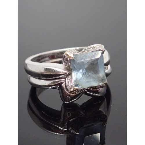 106 - An aquamarine and diamond cluster ring set in 18ct gold wedding band, total weight approx. 12.6 gram... 