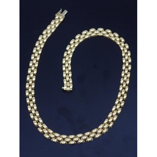 113 - An 18ct gold flat link collarette approx. 40.40 grams nearly 16 inches