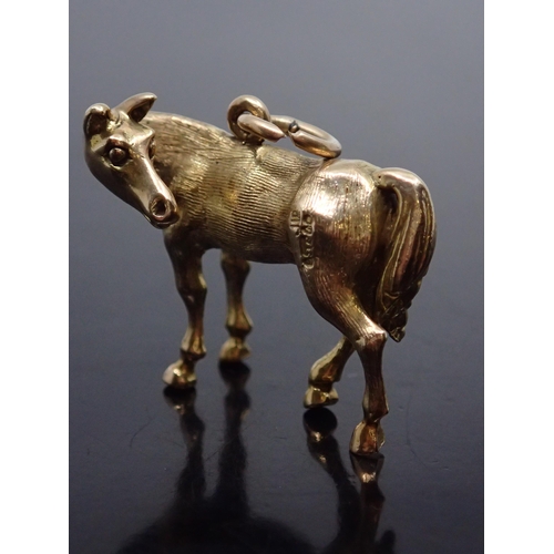 156 - A heavy gold horse pendant