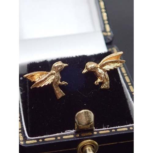 160 - A pair of gold bird earrings