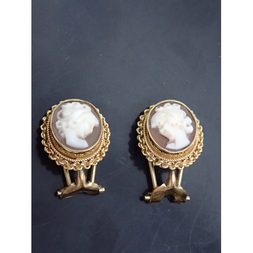 161 - A pair of gold cameo clip earrings