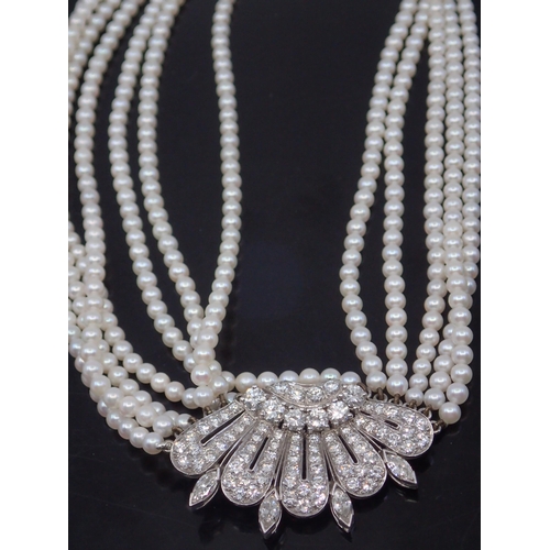 187 - A pearl necklace set with an impressive diamond clasp