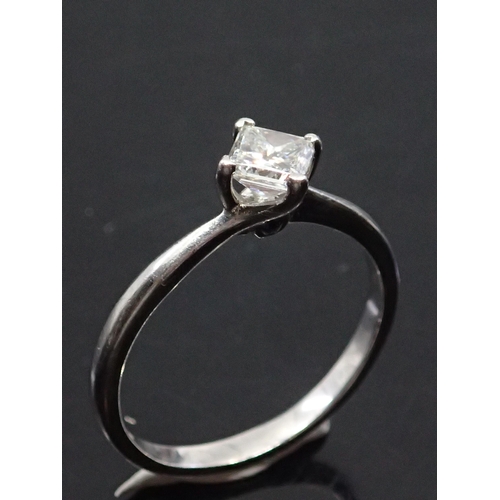 20 - A diamond solitaire ring set in platinum finger size N approx. 3.5 grams