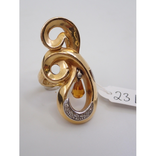 231 - A ladies 18ct gold ring approx. 7.8 grams finger size approx. P