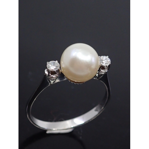 26 - A pearl and diamond set 18ct gold ring,estimated weight of diamonds 0.16cts and pearl 9mm finger siz... 