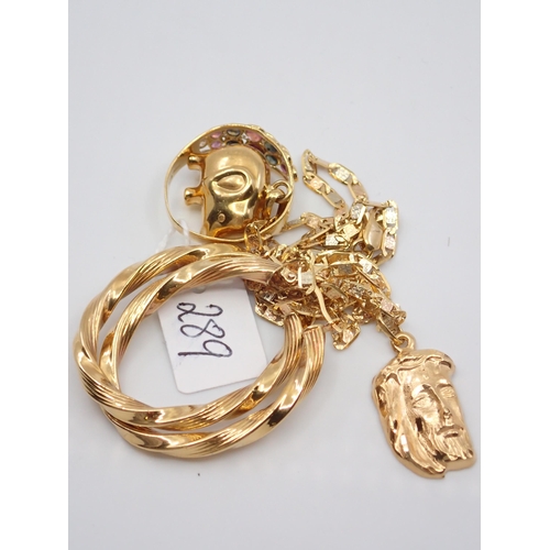 289 - A lot of 18ct gold jewellery approx. 18.5 grams