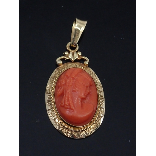 30 - A 14ct gold cameo pendant approx. 3.9 grams