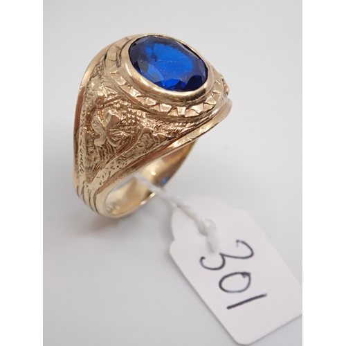 301 - A gents 9ct gold blue stone college ring, approx. 12.7 grams finger size nearly Z