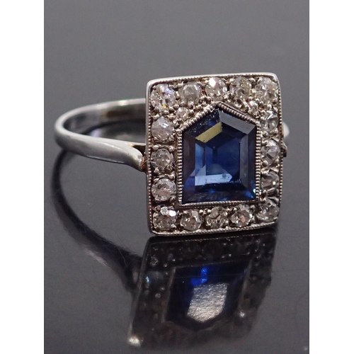 314 - A sapphire and diamond shield style ring finger size L