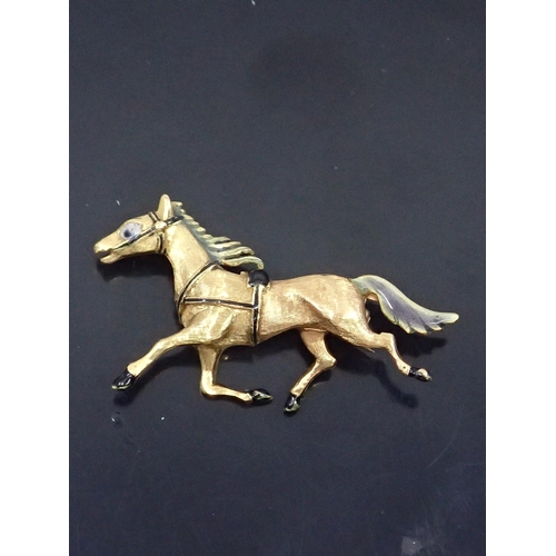 326 - An 18ct  gold horse brooch approx 5.3 grams