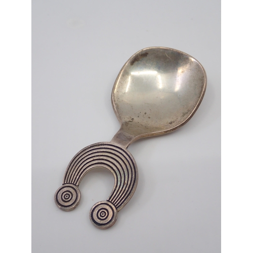 370 - An Irish silver caddy spoon approx. 31.4 grams