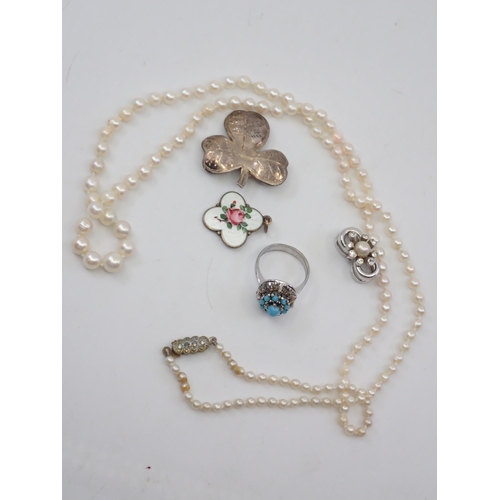 47 - A collection of jewellery