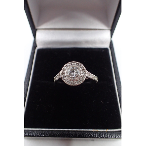 70 - A diamond cluster halo ring finger size H approx. 4.7 grams