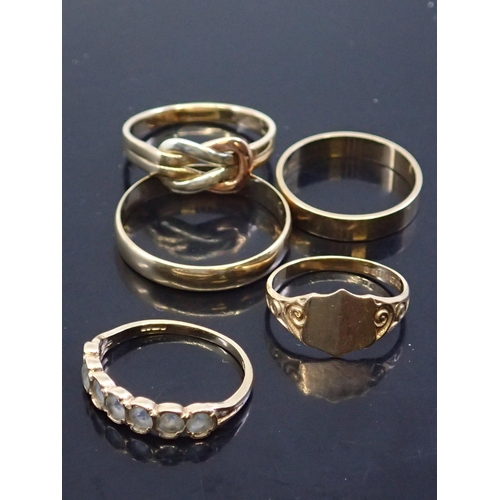 131 - Five gold rings approx. 8.7 grams