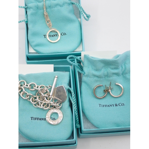 140 - A collection of Tiffany jewellery with a receipt from Tiffany