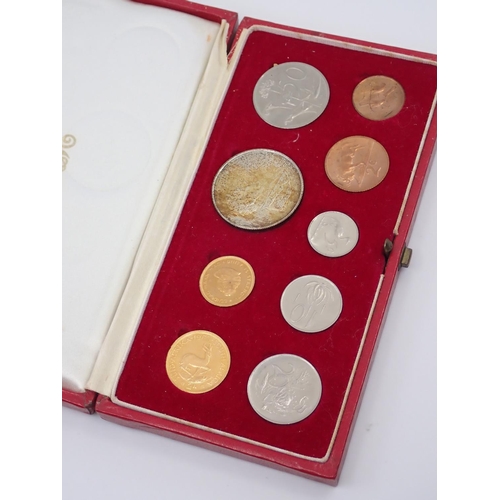 516 - A set of South African coins including a gold 1 Rand and gold 2 Rand coins