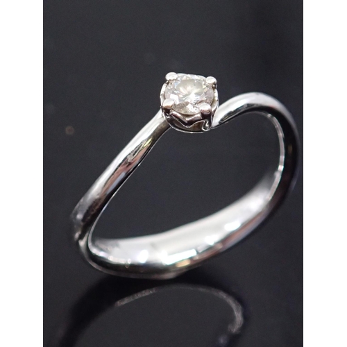 112 - An 18ct gold diamond solitaire ring approx. 3.2 grams