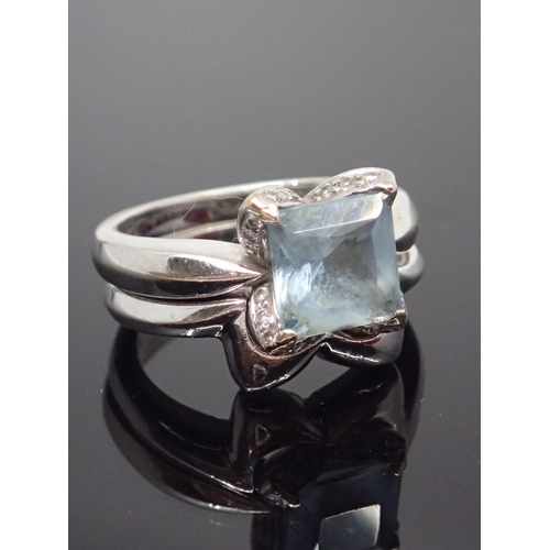 16 - An aquamarine and diamond cluster ring set in 18ct gold wedding band, total weight approx. 12.6 gram... 