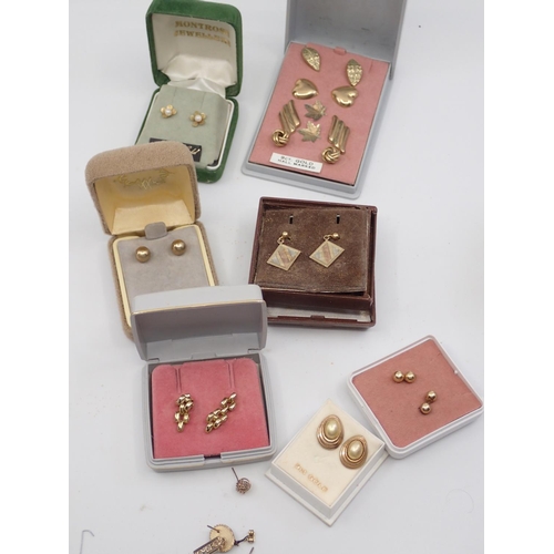 42 - A collection of jewellery (9ct gold 12.7 grams)