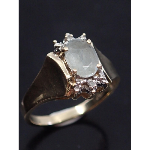 9 - A diamond and gem set cluster ring approx. 10kt approx. 2.5 gram, showing as finger size L