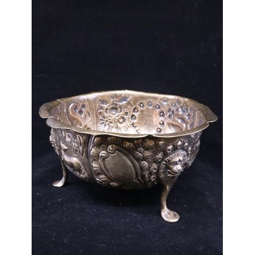 121 - AN EDWARDIAN SILVER SUGAR BOWL , Dublin 1900, mark of John Smith, in the Georgian Rococo taste, embo... 